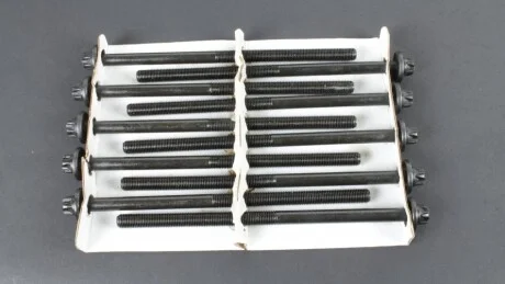 Комплект болтів з головкою системи TORX з чорного металу AJUSA 81044400