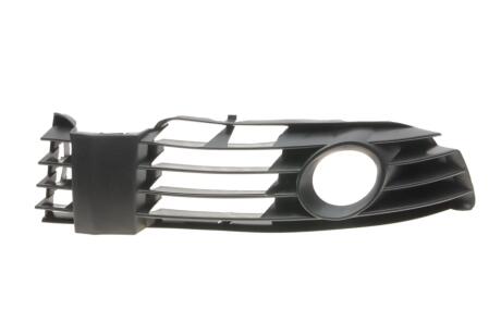 Решетка противотуманной фары с отверстием правая VW Passat (3B3) (00-05) DPA 88530608702
