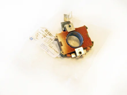 Щетки стартера 1.5-1.6 0.8 кВ Авео GM 10515785