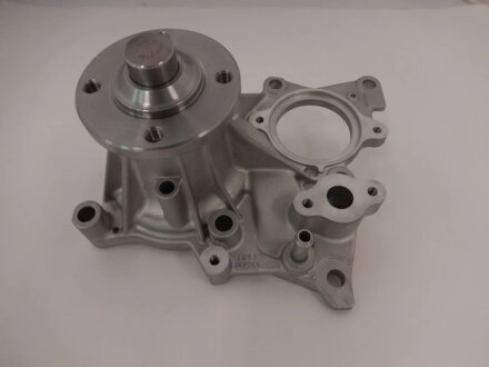 Насос водяной Toyota Fortuner 2.8 D 15-/ Hilux 2.4/2.8 D 15-/18-/20-/ Land Cruis GMB GWT161A