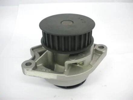 Насос водяной VW Bora 1.6 20-05/ Golf 1.6 20-06/ Polo 1.0/1.4 99-01/ Caddi 1.4 0 GMB GWVW13A