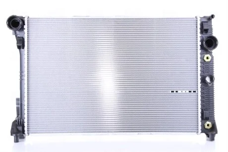Радіатор охолоджування NISSENS 67101