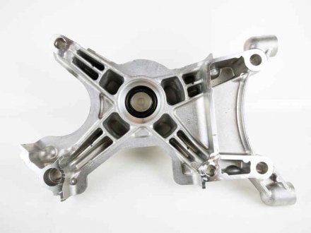 Кронштейн вискомуфты TOYOTA 1630750012