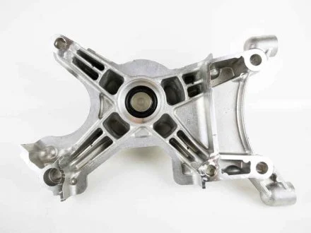 Кронштейн вискомуфты  TOYOTA TOYOTA/LEXUS 1630750012