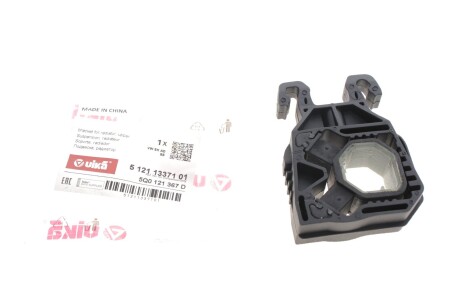 Кронштейн радиатора верхний Skoda Octavia (13-)/VW Golf (13-)/Audi A1 (15-),A3 (13-)/Seat Leon (13-) VIKA 51211337101